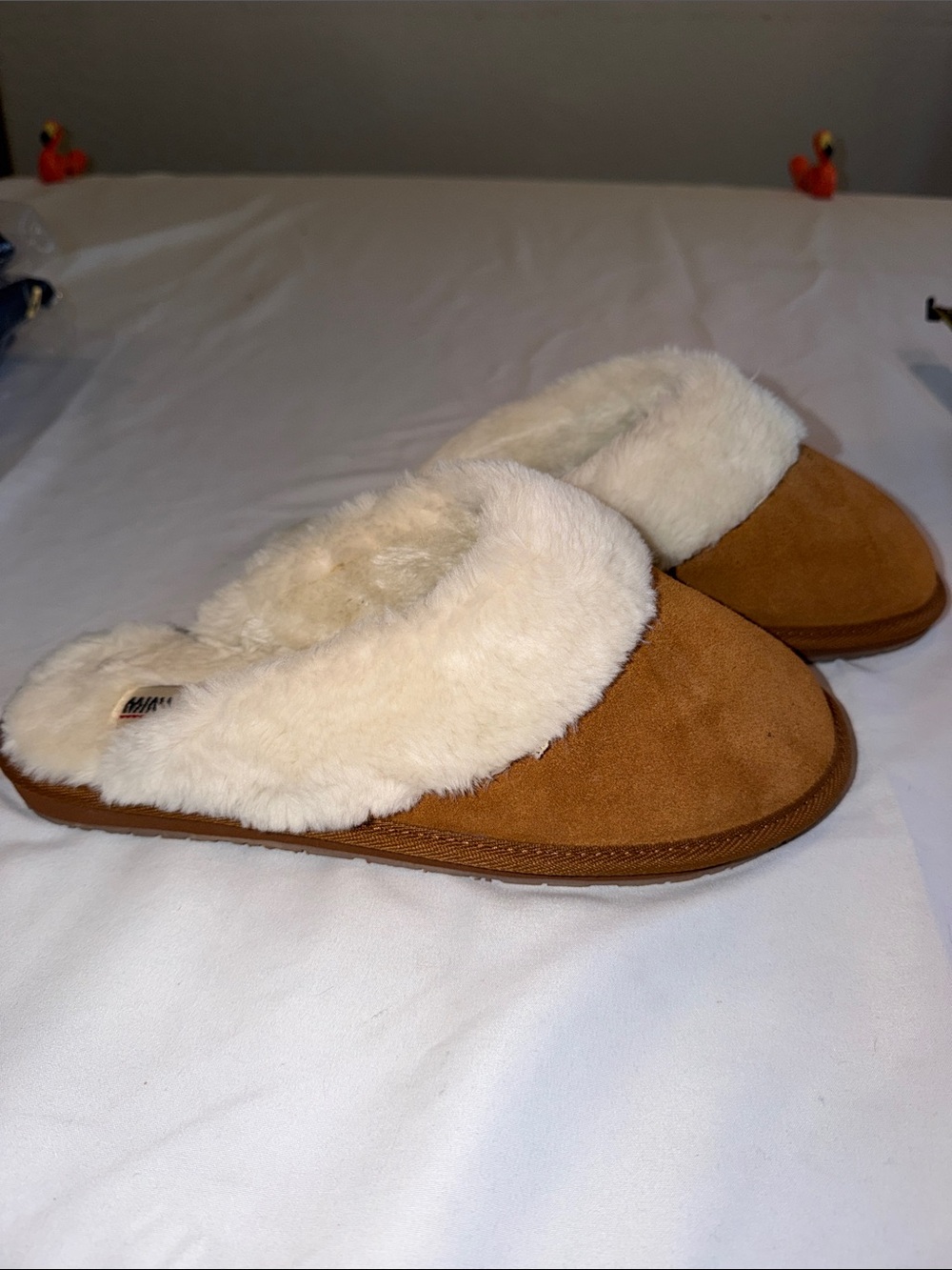 Minnetonka Women's Slippers Sz 11 M - 10 NWOB
